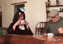 Die Hündin geht nie auf das nackte dicke reife frauen Niveau einer gewöhnlichen Hure