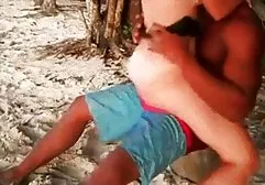 Junge vollbusige Nanny nacktbilder dicke frauen massiert die Schultern ihres Masters und fickt ihn eifrig