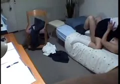 Junges Pornomodel schleppt ihren Liebhaber ins Bett und fickt fette nackte titten ihn dort gekonnt durch