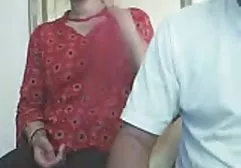 Junges Mädchen tanzte einen Striptease vor einem Kerl mollige mädels nackt und fingerte seinen Schwanz mit ihren Händen