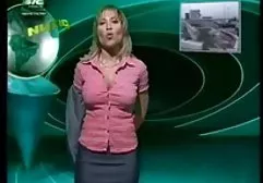 Brünette liebt frau fett nackt Doggystyle Pose