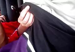 Zwei Latin Chicks stürzen sich eifrig fette nackte lesben auf einen steifen Phallus