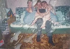 Die mollige Blondine zieht sich aus und muss den Schwanz ihres Peinigers dicke schwarze nackte frauen demütigen