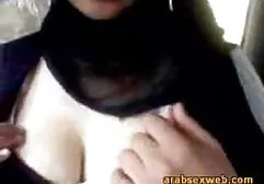 Das gelangweilte alte dicke weiber nackt Mädchen bietet einem Mann an, vulgären Analsex mit ihr zu haben