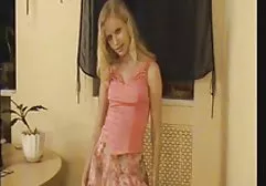 Die Muschi der jungen Dame bekommt einen aggressiven Dildo in gutem Stil nackte fette