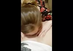 Die versaute junge nackte mollige girls Hündin in Lederstiefeln konnte dem schwarzen Phallus nicht widerstehen