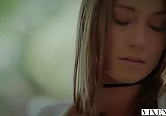 Der reife italienische Pornostar hat Spaß mit einem schwarzen Schwanz mollige nackte frauen aus Ebenholz in einem Boudoir