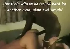 Junges Mädchen zieht sich aus und spielt nackte dicke schwarze frauen mit der Fotze mit den Fingern
