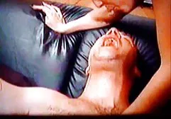 Wunderschöner reifer Pornostar in vollschlanke frauen nackt roter Wäsche fingert ihre Fotze