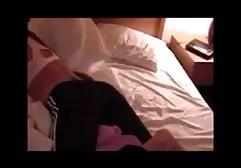 Der junge Pornostar nackte fette mädchen sitzt auf verschiedene Arten eifrig auf einem Schwanz eines Gentlemans