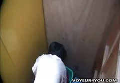 Reifer Pornostar wird auf dicke nackte behaarte frauen dem Bett grob in den Arsch gefickt