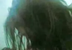 Die junge Hündin geile fette nackte frauen wird vom Phallus des Freundes getroffen und will von ihm leckeres Sperma bekommen
