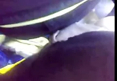 Curly Beauty fingert den Schwanz ihres dicke alte nackte frau Mannes und streichelt dann ihren aufrechten Kitzler