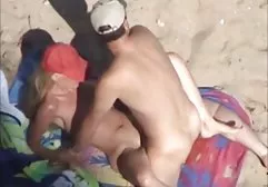 Reife fette alte nackte weiber vollbusige Pornostars ficken begeistert einen Kerl auf dem Bett und bringen sie zum Abspritzen
